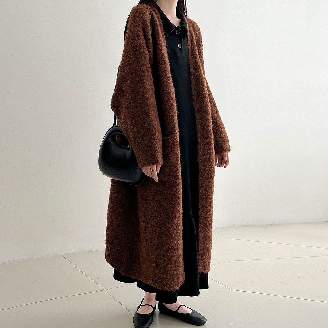 퀸앤조이 로비엔 부클 울혼방 로브 롱롱 가디건 97,800원