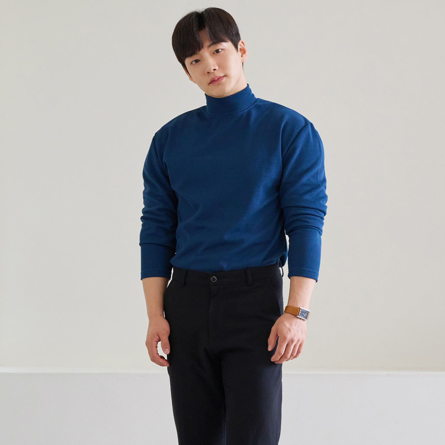 핵쿨남 남성용 어깨넓어보이는 머슬핏 긴팔 반폴라 티셔츠 38,900원