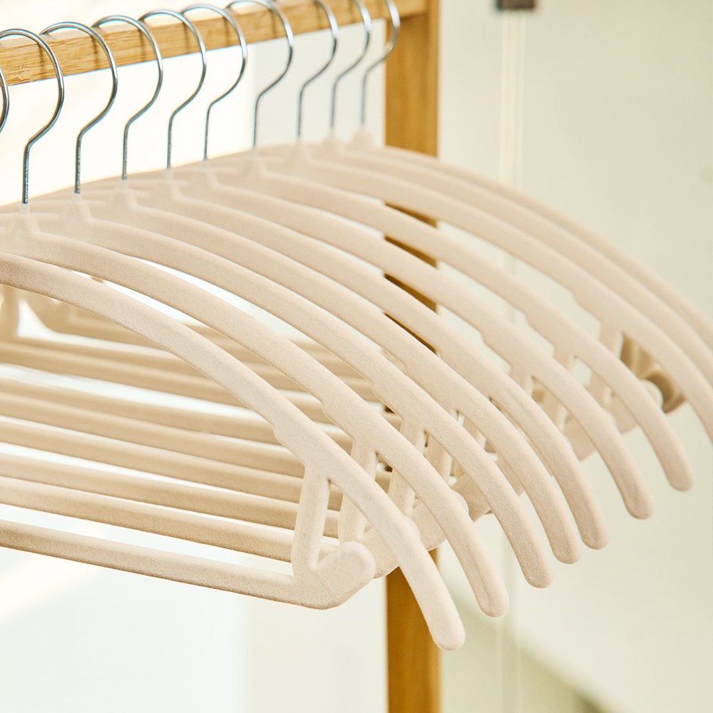 어슬릭 어깨뿔방지 옷걸이 논슬립 회전형 벨벳, 2개, 10개, 베이지 10,200원