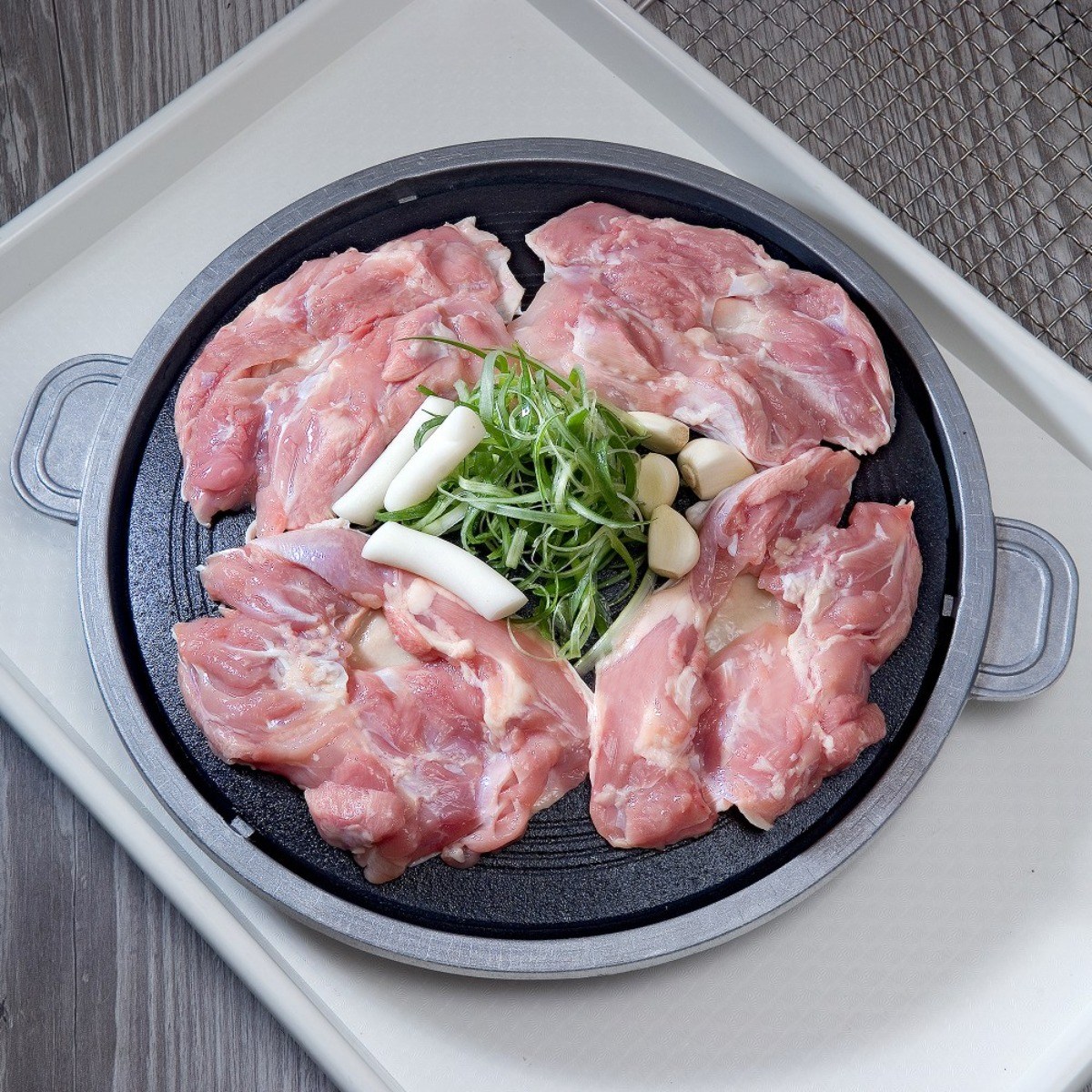 [ 무려 2KG ] 냉동 뼈 없는 순살 점보 통 닭다리살 18,900원