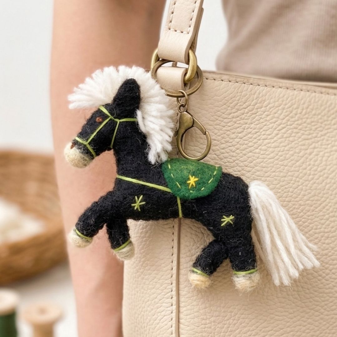 리보네 네팔 핸드메이드 양모 펠트 말 키링 감성 선물 소품 13,600원