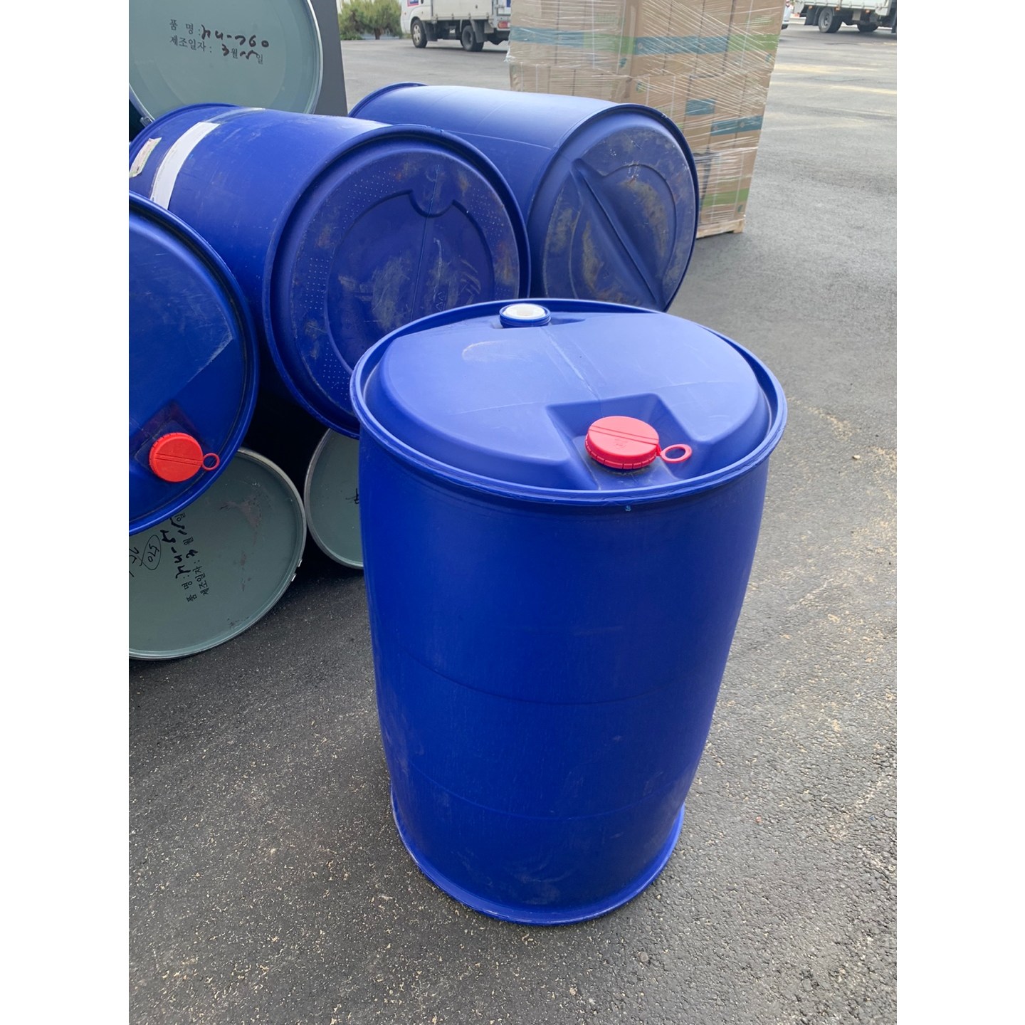 모든중고 / 200L 플라스틱 드럼통 / 공드럼통 / 인테리어소품 /  폐유 / 폐기물 / 물통 / 난타통 / 농업용수 / 기름통 / 사모래통 / 석유통 / 작업용수 / 폐수통 37,000원