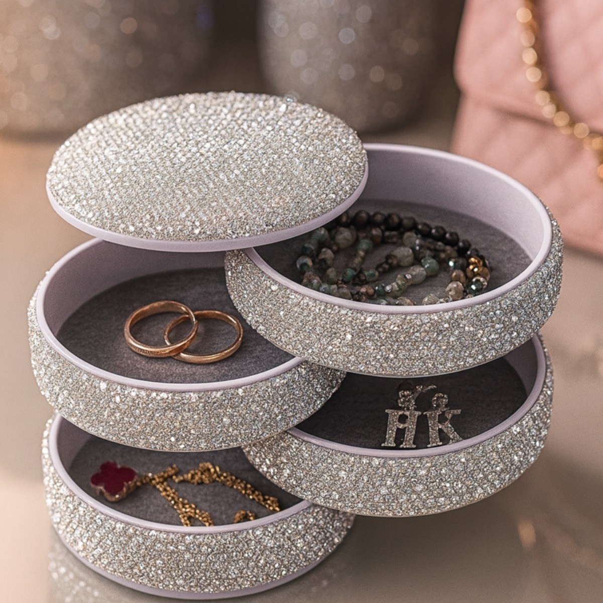 DIA [럭셔리 큐빅 회전식 보석함] 4단 악세서리 정리함 귀걸이 반지 목걸이 수납 화장대 인테리어 2026 신상품 19,800원