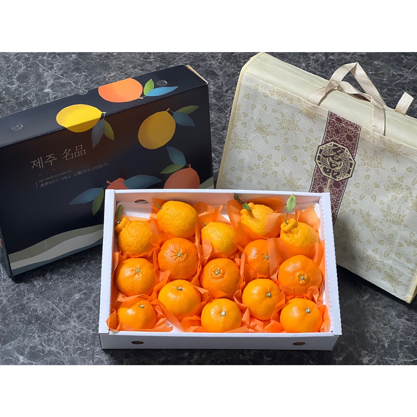 제주 만감류 혼합 세트 천혜향 한라봉 레드향 가정용 선물용 과일세트, 1박스, 선물용 한라+레드 4.5kg 중과(18-22과 내외) 83,890원