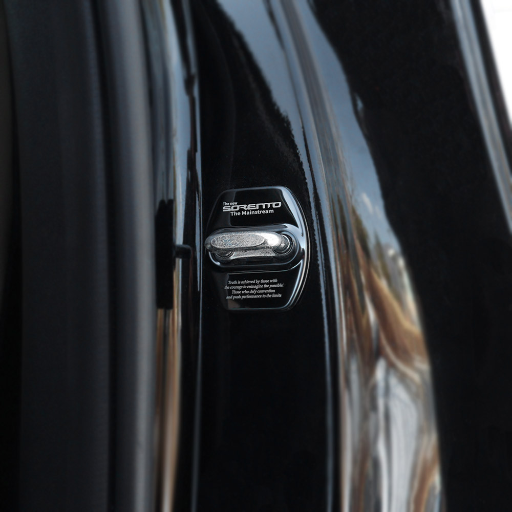 [비브랜드]와이앤유 크롬 도어스트라이커 커버 도어락 부식방지 악세사리 몰딩용품 신형 더뉴쏘렌토 호환, 골드, 1개 2,700원