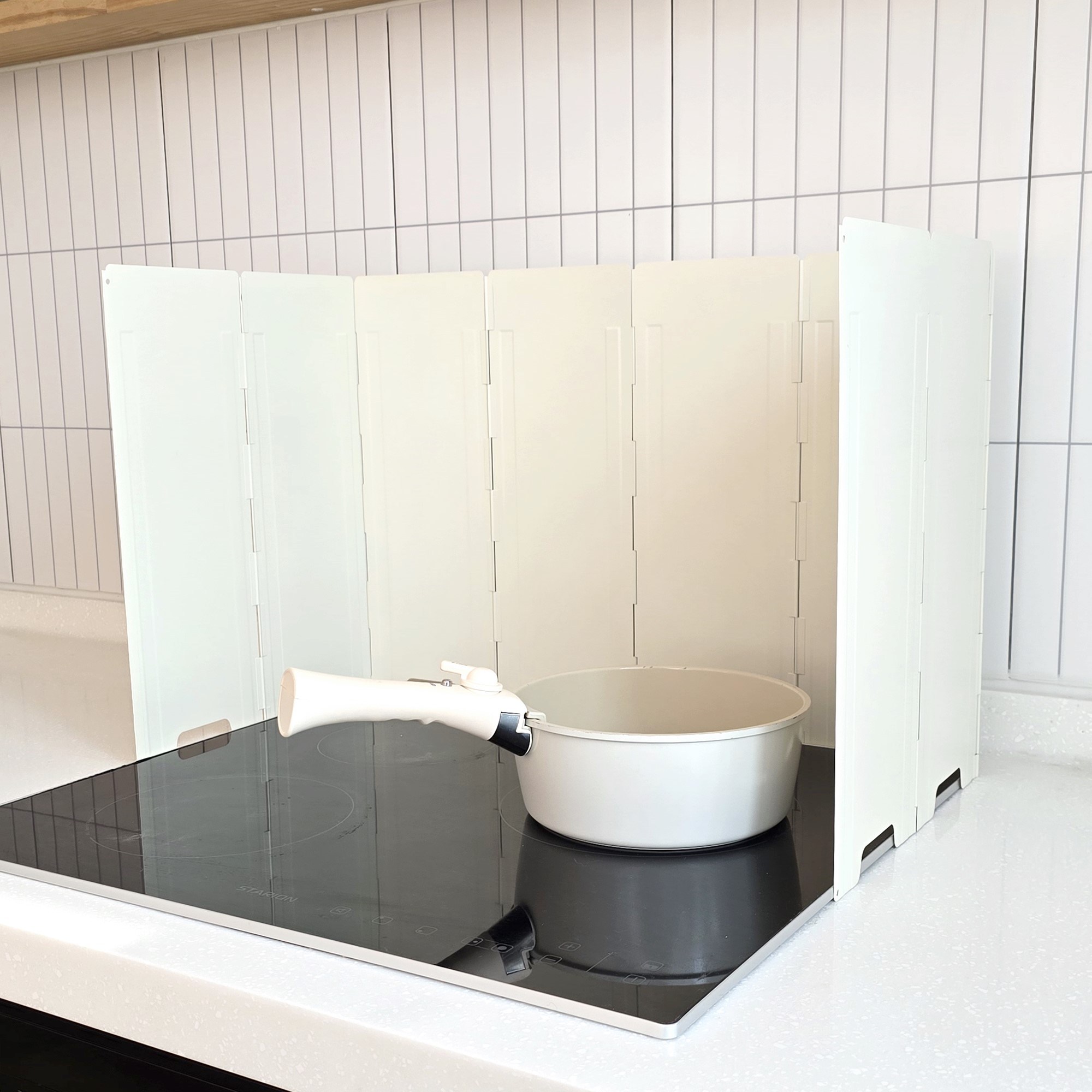 클렌 가스렌지가림막 접이식 기름튐방지 인덕션가드 전선홀적용 아이보리+ 보관파우치 17,900원