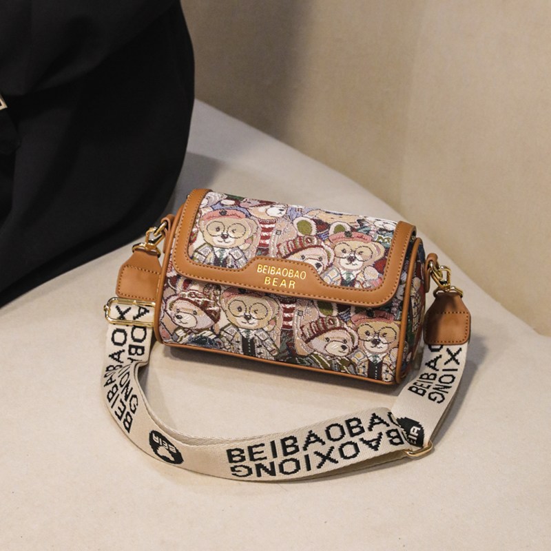 신상 미니 캐릭터 곰돌이 크로스백 숄더백 출퇴근 파우치 45,900원