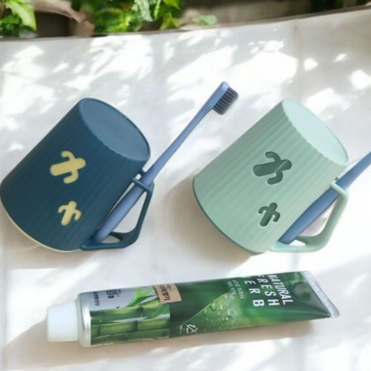 이지몰 위생적인 거꾸로 양치컵 커플 세트, 1세트, D세트 : 네이비+그린 9,100원