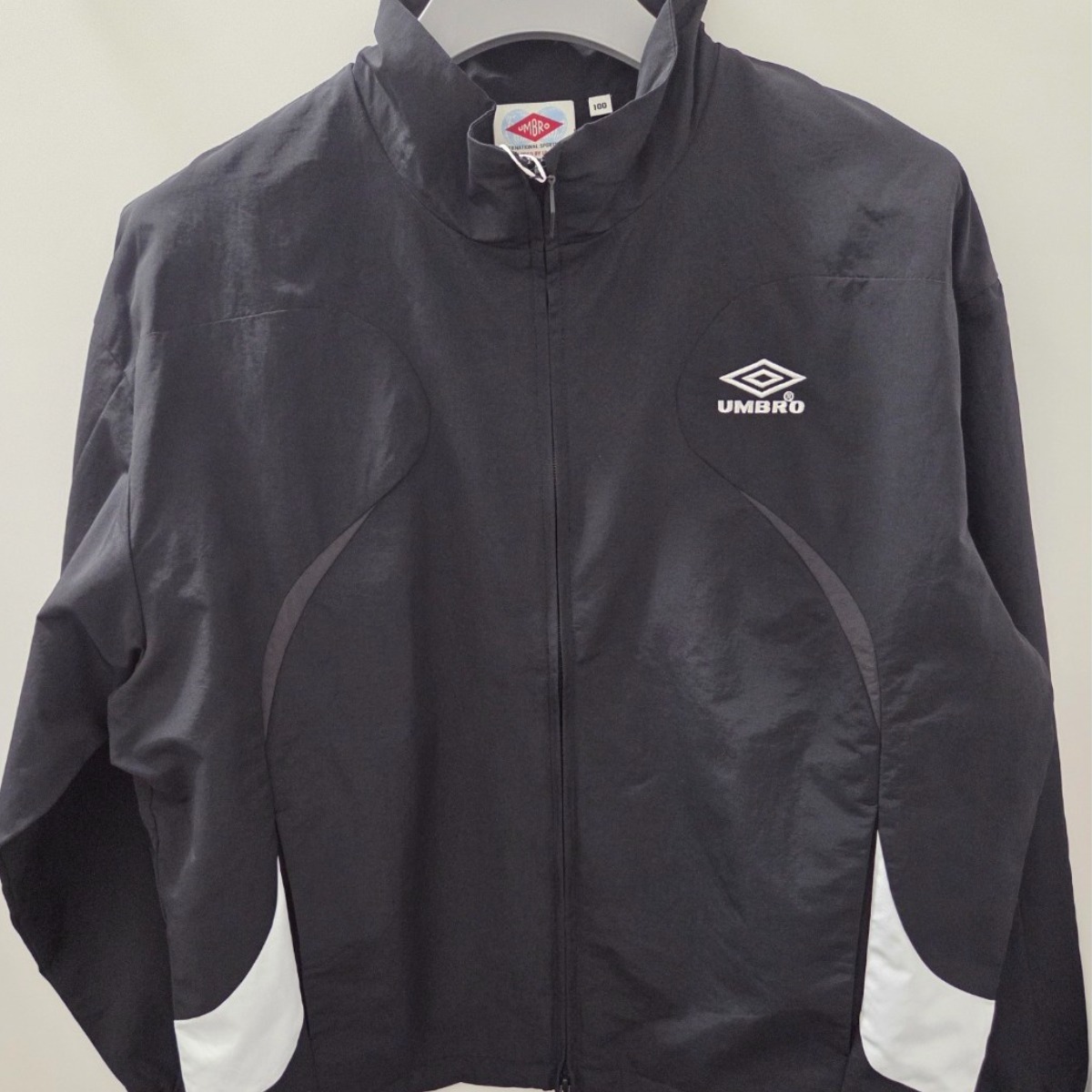 엄브로 HBL 브릿 캐주얼 스탠넥 바람막이 자켓 UR121CJK24 160,000원