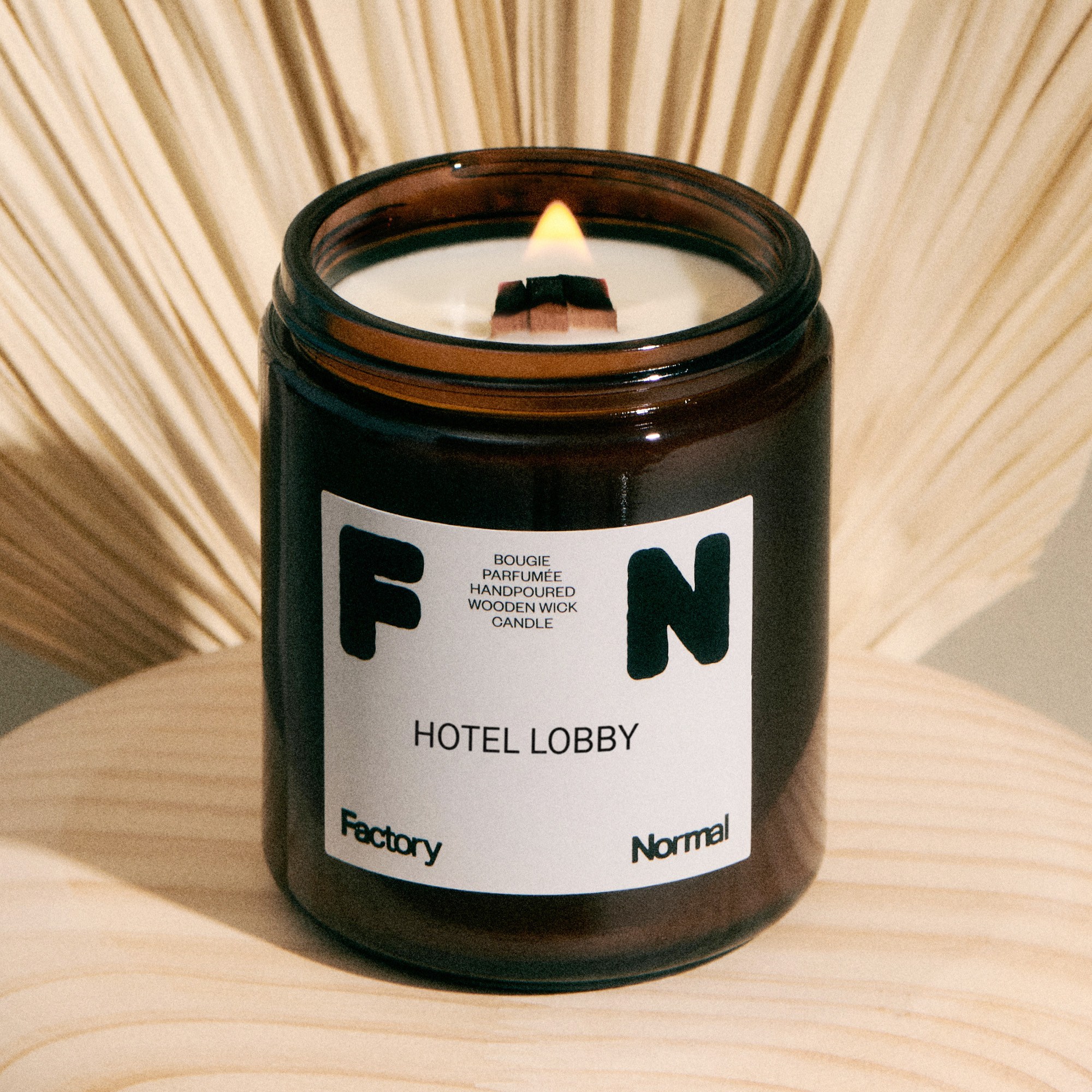 팩토리노멀 갈색병 우드심지 소이캔들 대형, 호텔 로비, 210g, 1개, 현재가 23,000원