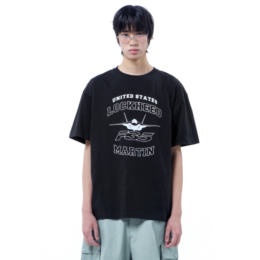 록히드마틴 LM F 35 아치 그래픽 반팔 티셔츠 L24UTS011 45,010원