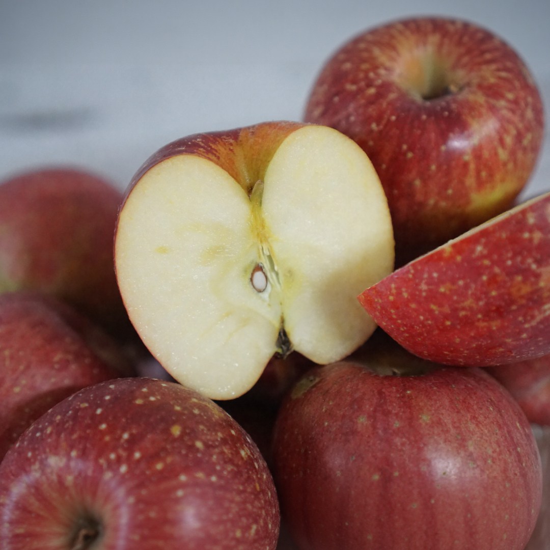 경북 햇 부사 가정용 사과, 1박스, 중과 10kg (38과 내외) 48,000원