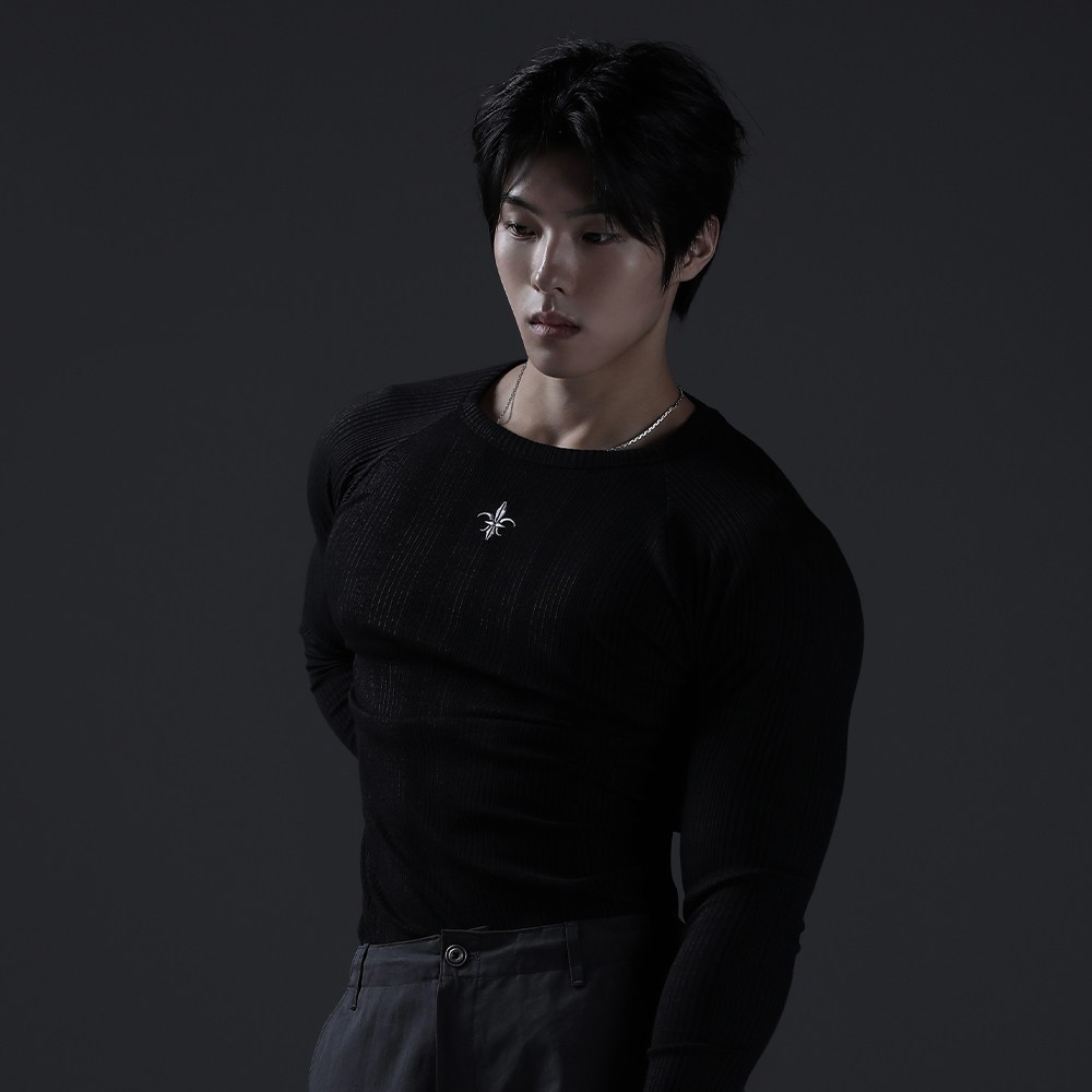 카미드 노블 머슬핏 크루넥 니트 긴팔 79,000원