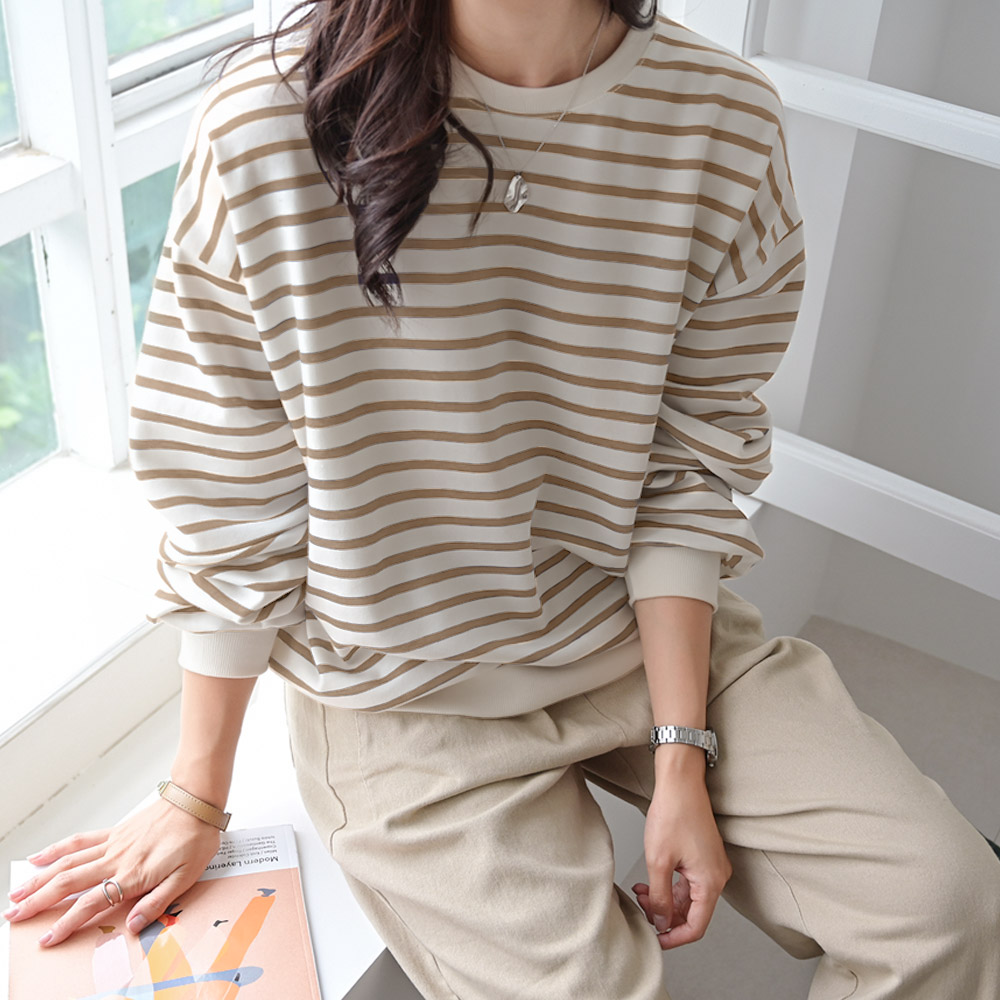 데일리앤 원트 여성 루즈핏 긴팔 스트라이프 맨투맨 티셔츠 봄 가을 17,800원