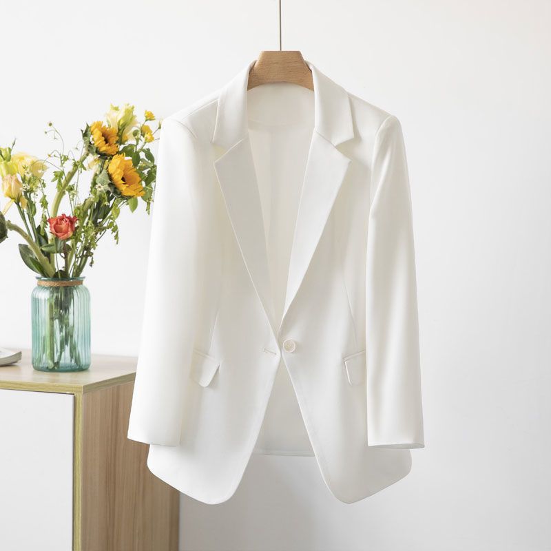 여성 미니멀 슬림핏 정장 자켓 빅사이즈 봄 가을 세련된 디자인 캐주얼 오피스룩 블레이저 면접 아우터 31,880원