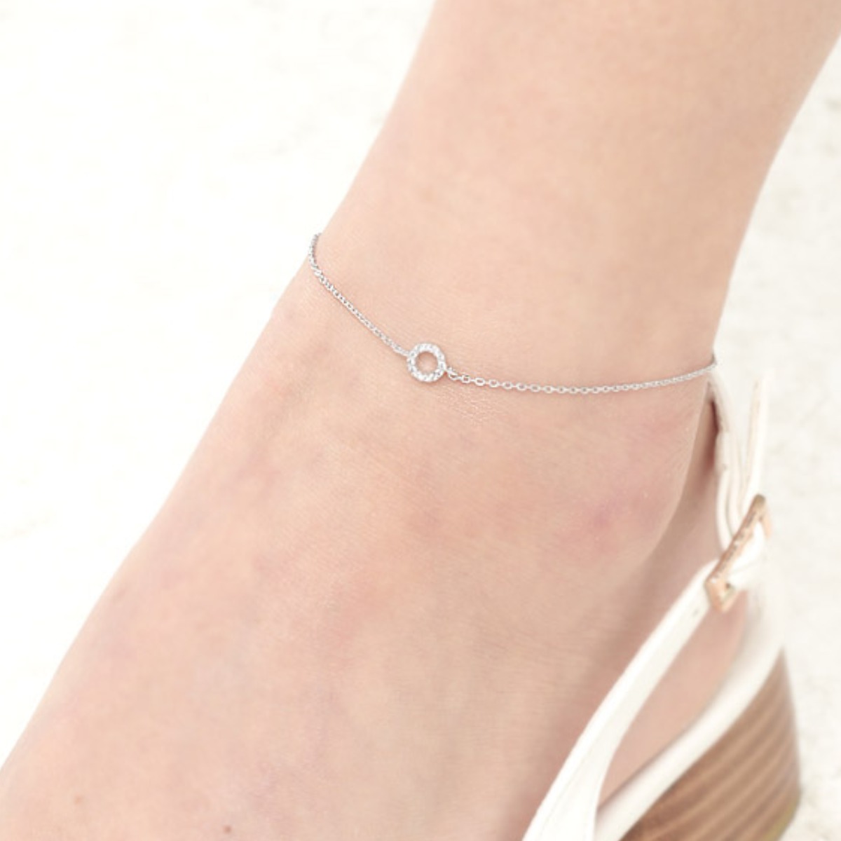 [끄란느] 14K GOLD PLATED 심플 써클 포인트 발찌 C24AB001 15,900원