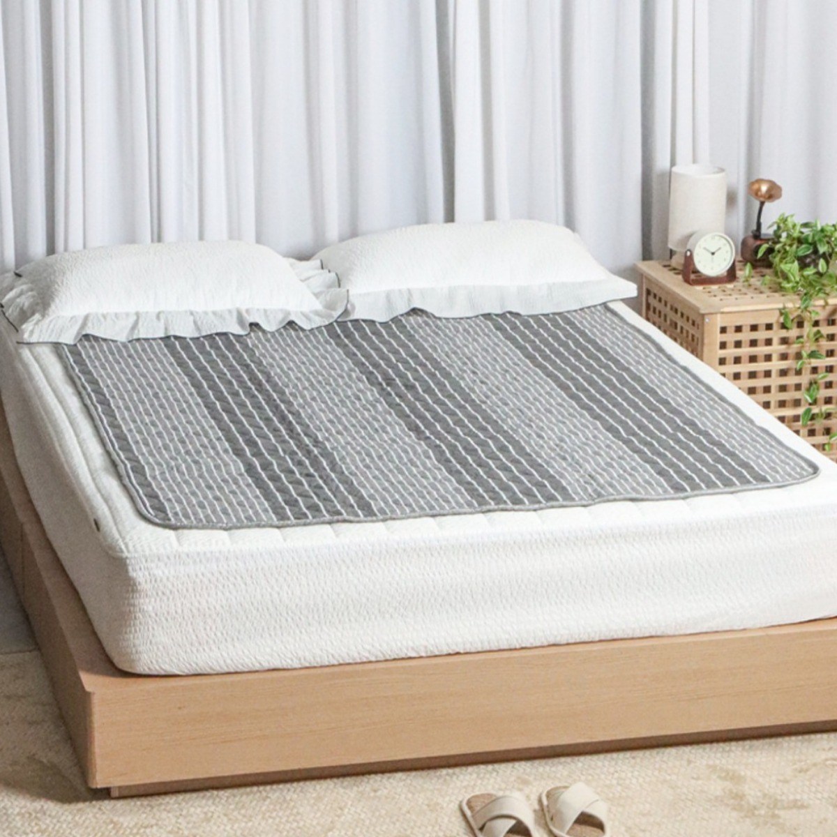 [전자파없는 26년형] 한일의료기 프리볼트 탄소매트 카본 전기요 침대전기장판 온열매트 110v 220v 여행용 해외용, 2인용(140x190), Stripe 42,900원