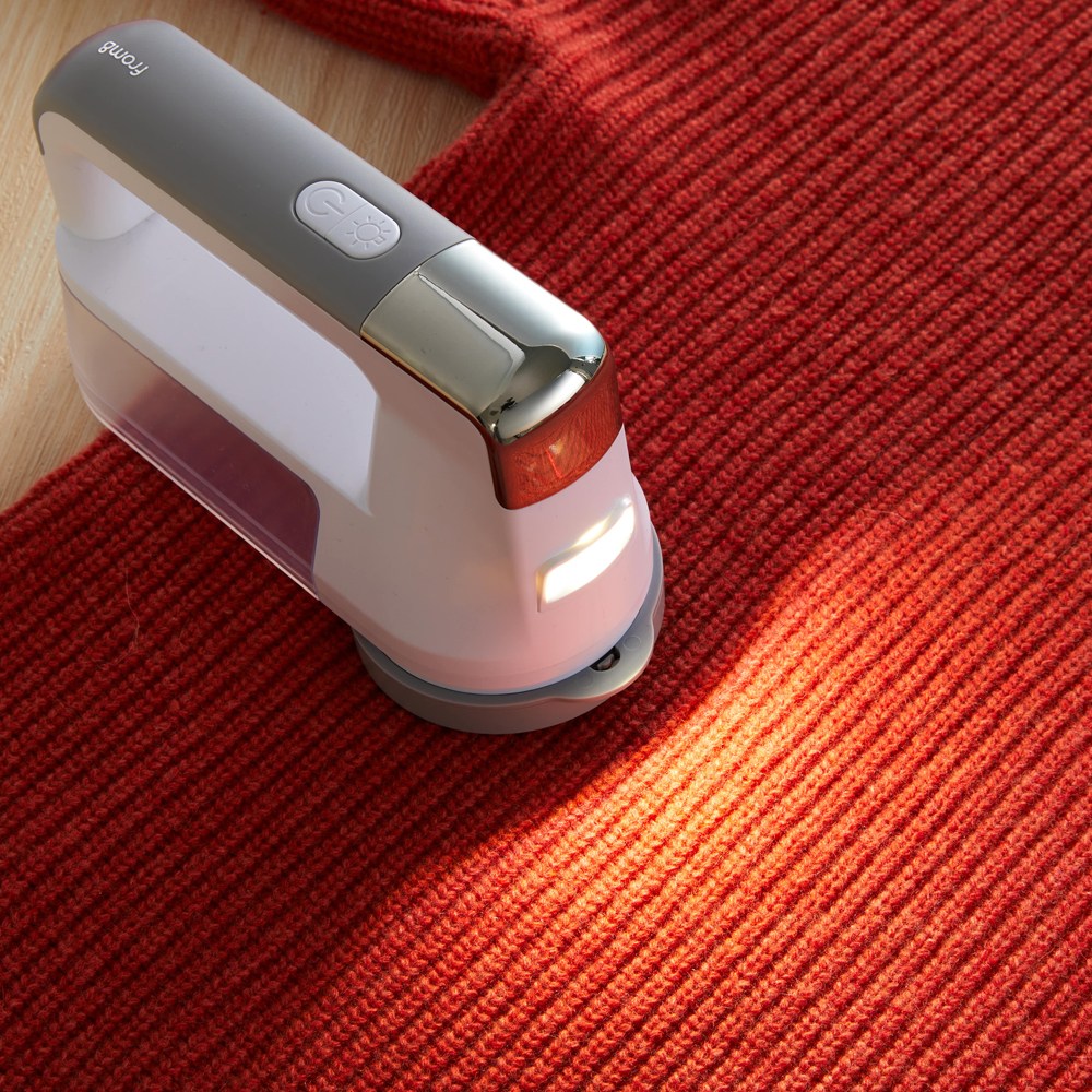 프롬비 보풀제거기 LED 프리미엄 휴대용 충전식 세탁소용 만능 6중날 높이조절 FF252, 화이트, FF252 39,800원