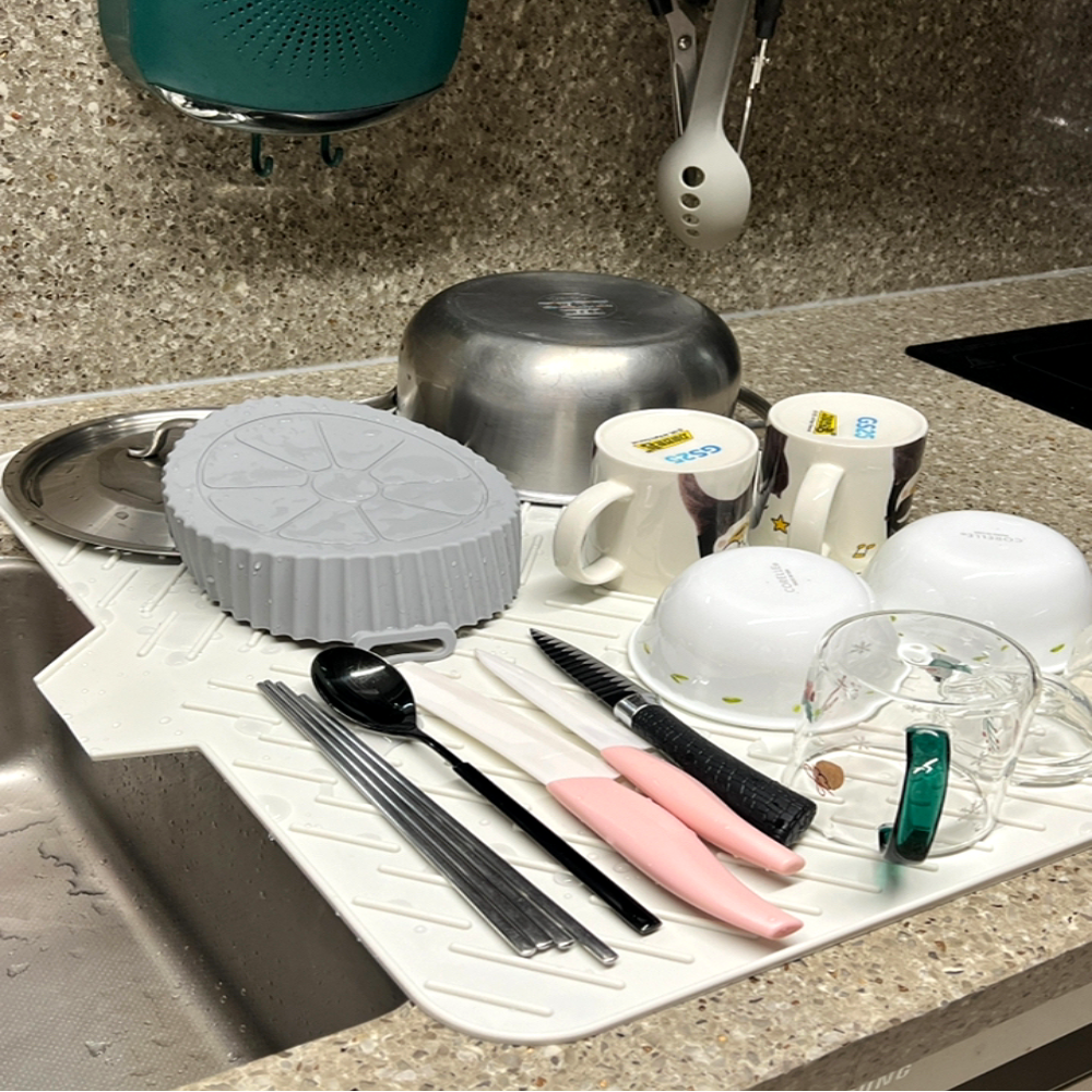 아마폴라 특대형 물빠짐 식기건조매트 실리콘 드라잉매트, 퓨어 화이트, 1개, 1단 12,500원