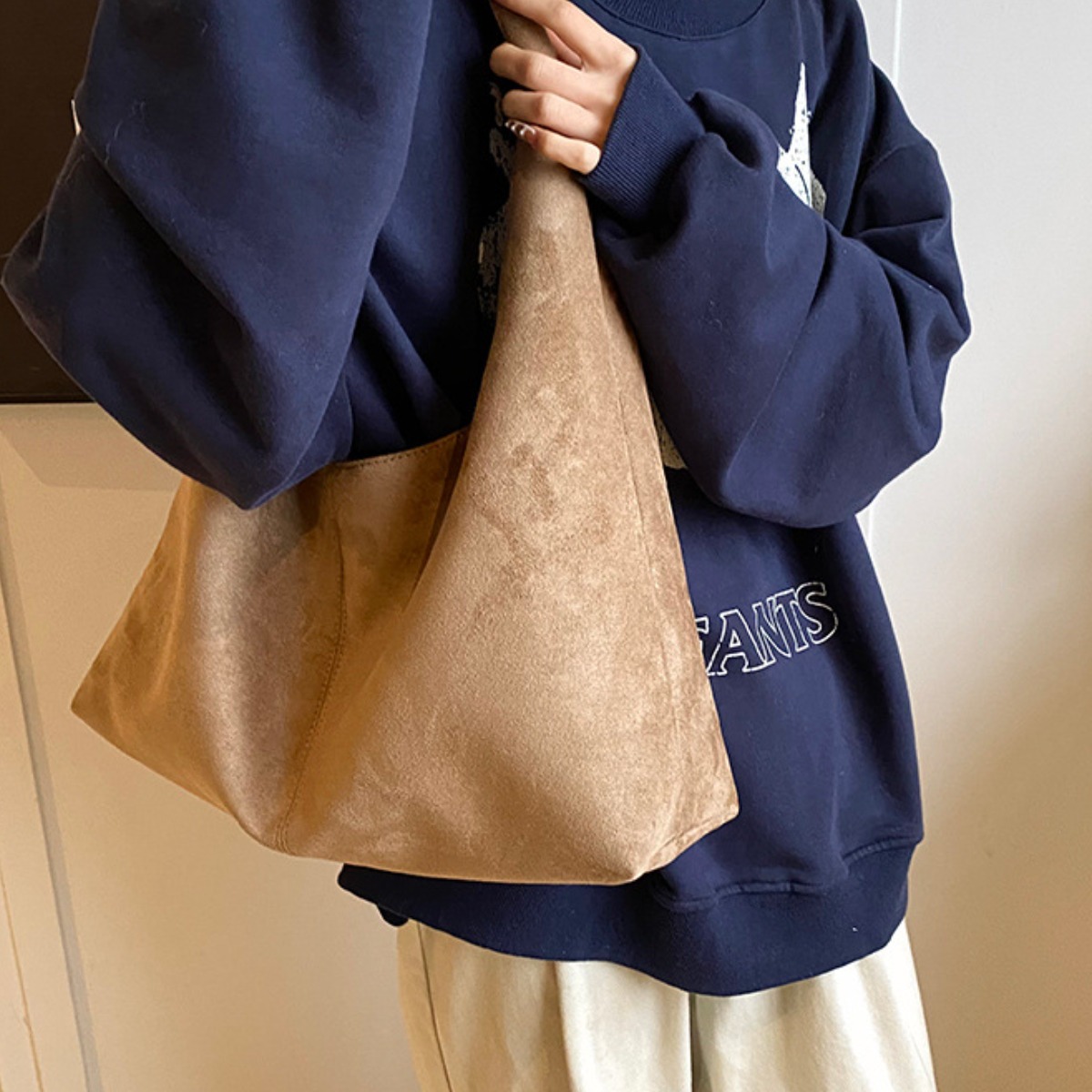 부드러운 스웨이드 가죽 숄더백 무지 에코백 보부상가방 여성용 데일리 숄더백 26,500원