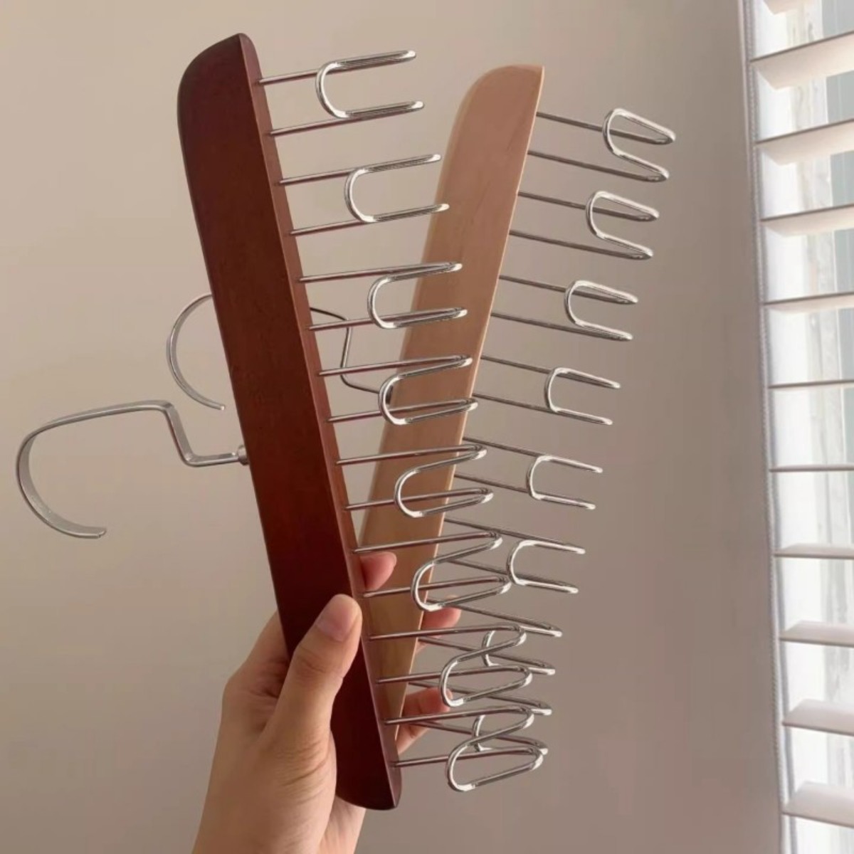 프리미엄 원목 속옷 행거 고급 북유럽풍 옷걸이 360도 회전 후크 8단 멀티 행거, 5개, 원목색 16,800원