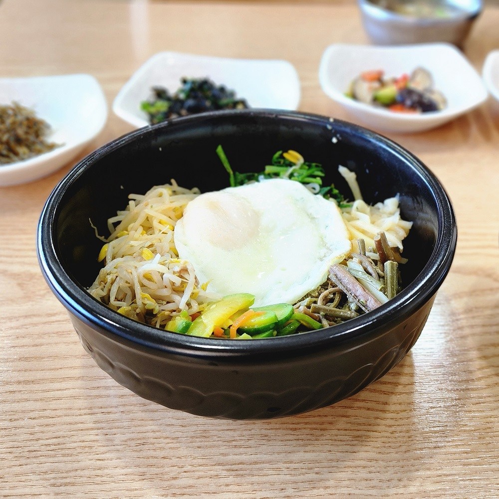 [세제세척가능] 오래쓰는 오뚝이 뚝배기 무흡수 무균열 계란찜 된장찌개 국밥 설렁탕 곰탕 비빔기 뚝배기 17,900원