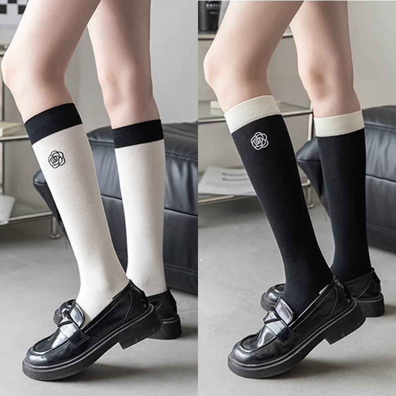 명품 골프양말 까멜리아 흑백 컬러 동백꽃 자수 니삭스 양말 2켤레세트 10,900원