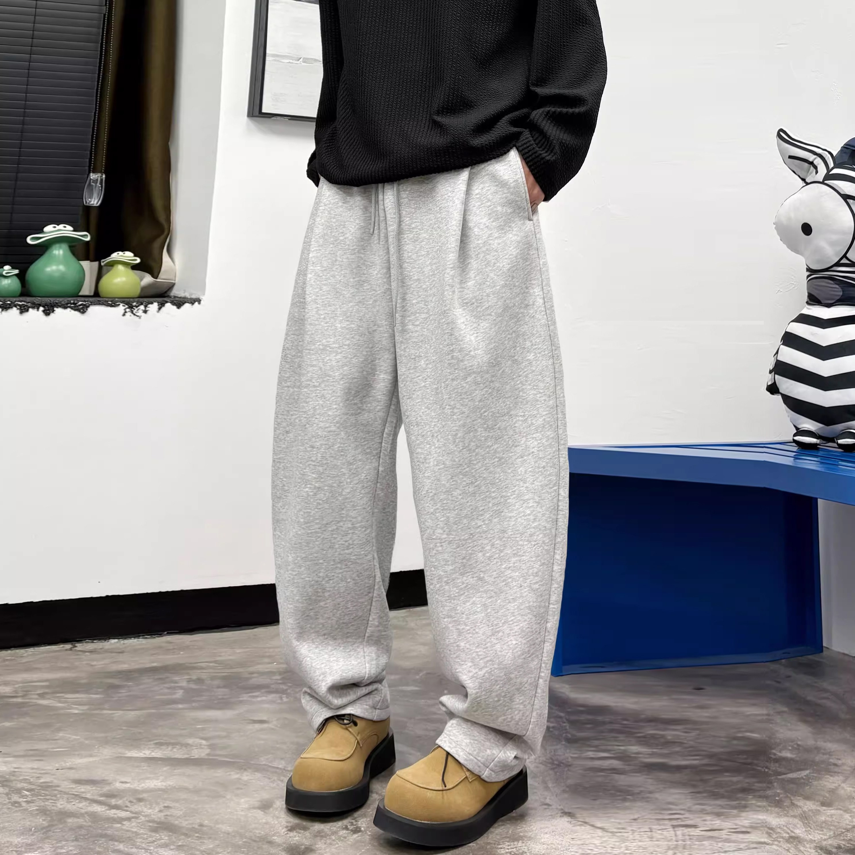 킹앤조이 아크메 핀턱 테이퍼드 스웻 밴딩 팬츠 89,800원