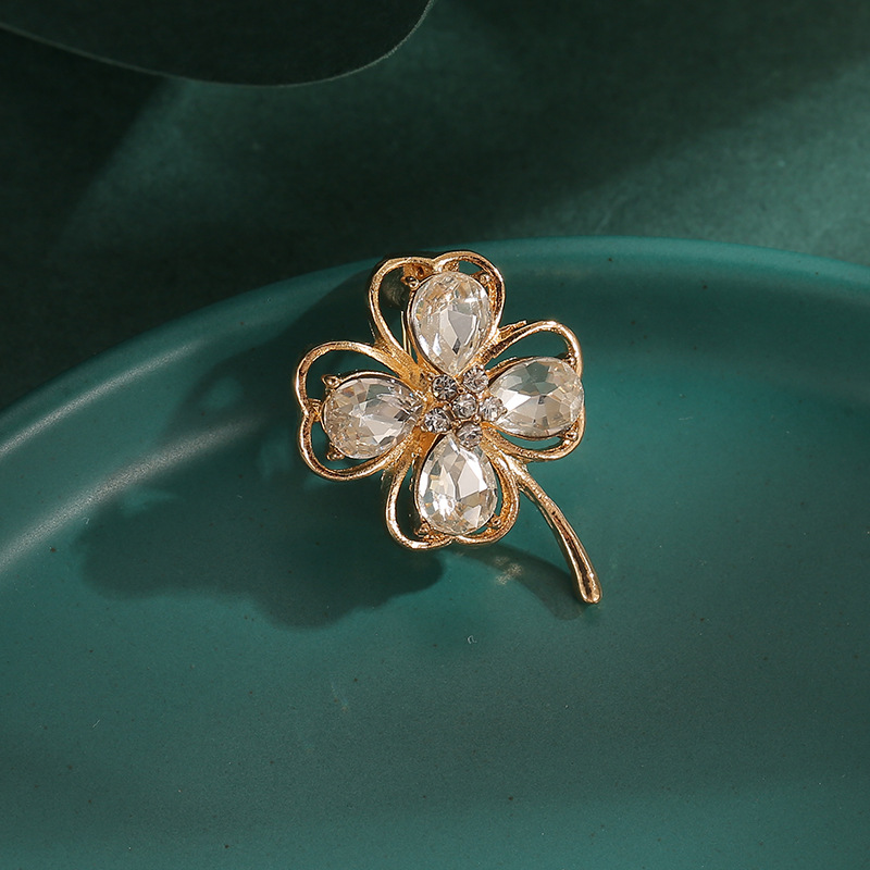 NXNA 도금14K 큐빅 고급스러운 엣지 클로버 브로치 액세서리 BLCZW-XZ005 56,000원
