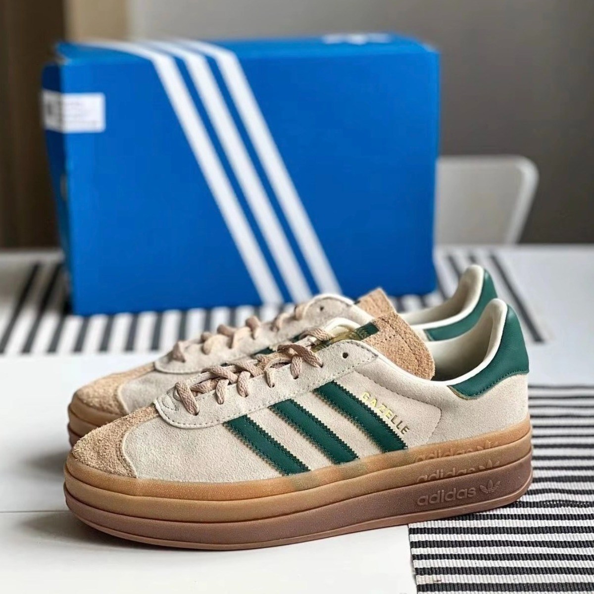 아디다스 가젤 볼드 크림 그린 화이트 컬리지에이트 여자키높이운동화 캐주얼 데일리 발편한운동화, 현재가 104,720원