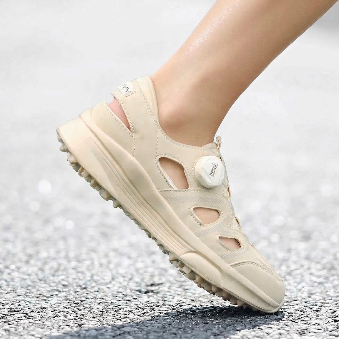 에버라스트 경량 다이얼 스포츠 샌들 쿠션 미끄럼방지 여성 남성 여름 메쉬 아쿠아 슈즈 논슬립 가벼운 트레킹화 캠핑 신발 49,500원