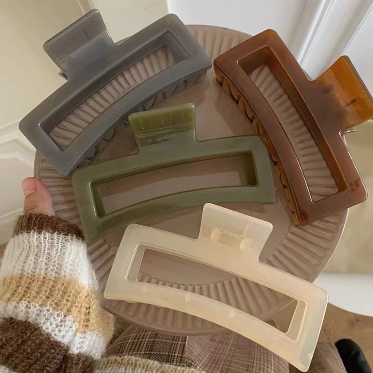 미다미 [2종세트] 바미 빅 스퀘어 집게핀 (올리브+아이보리 / 브라운+그레이) 18,900원