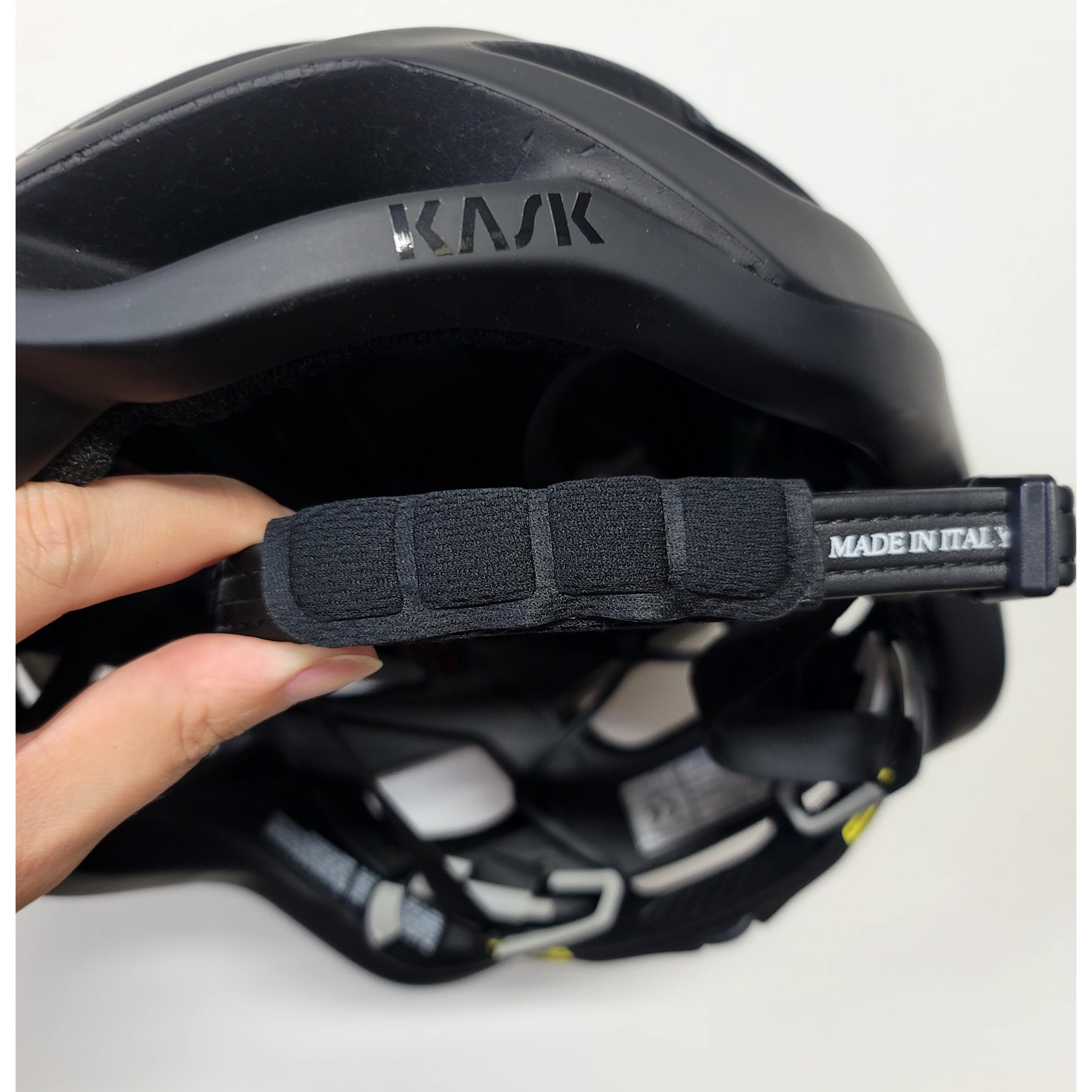 콘티S 헬멧 턱끈 패드 블랙2개+레드2개 총4개 받침 보호, 기본, 현재가 5,900원