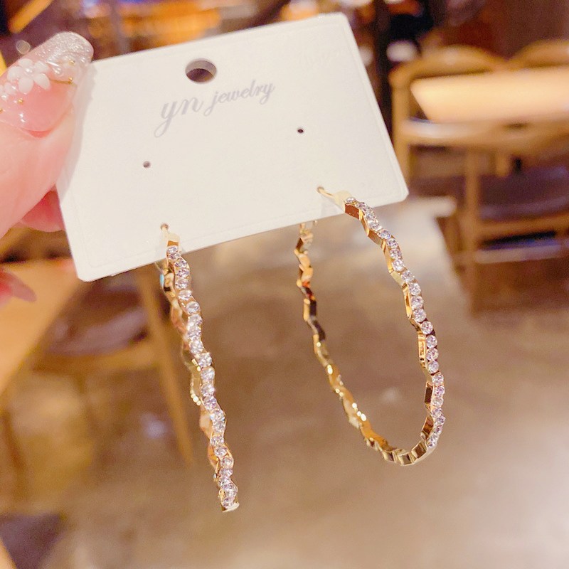 트위스트 반짝이 큐빅 링 이어링 (헤비 14K 골드 도금 S925은침 패션 귀걸이) 18,500원