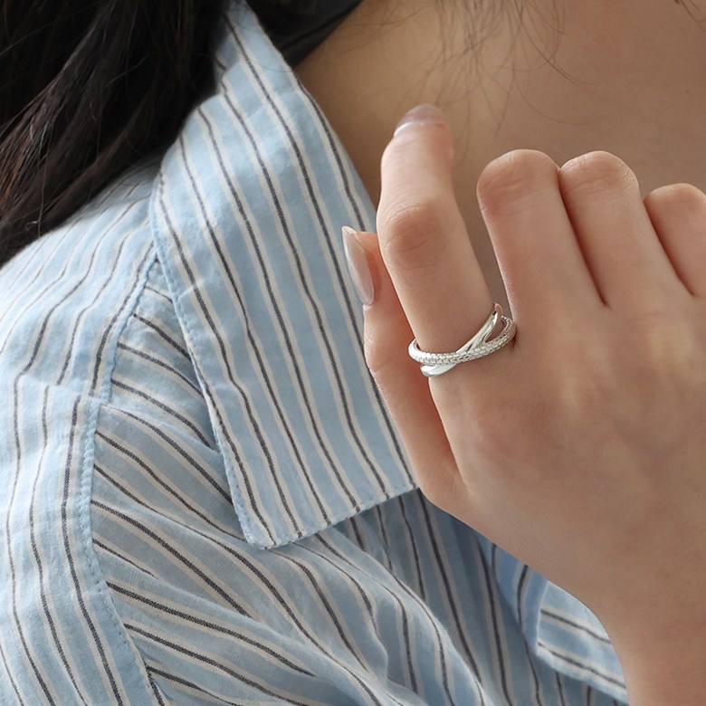 라퐁텐 실버 925 뱀피 두줄 크로스 매듭 은반지 55,250원