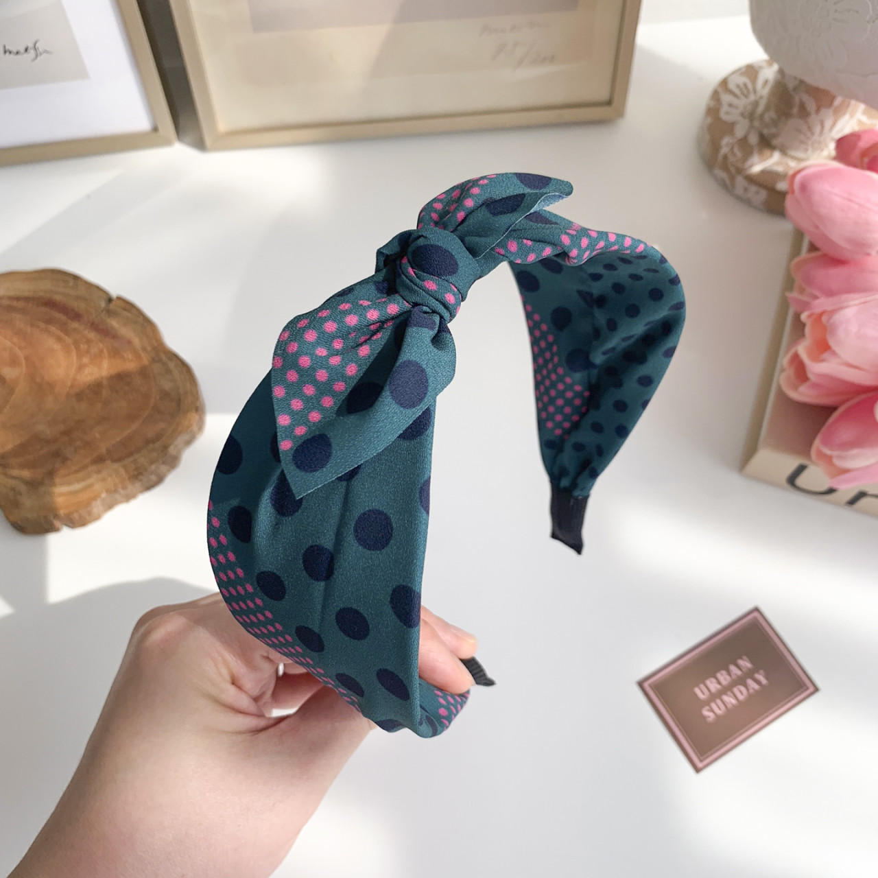 (국내제작) 로맨틱모모 데일리 다크그린 도트 리본 헤어밴드 반다나 여자머리띠 11,900원