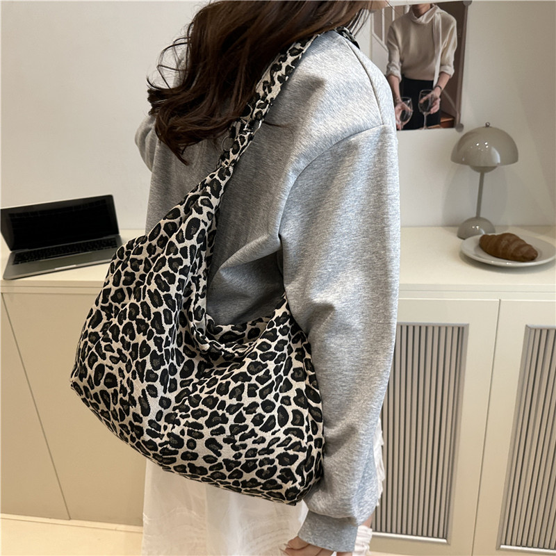 모델엄마 빅사이즈 소프트 레오파드 숄더백 에코백 가방 (1colors) 16,900원