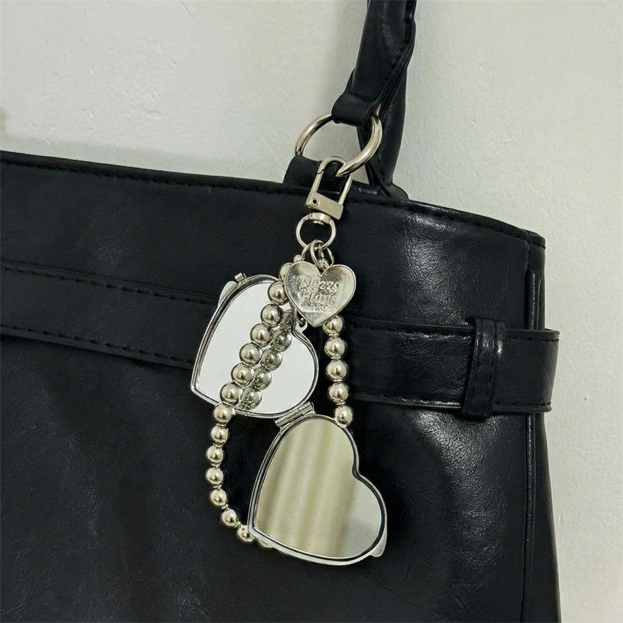 시크한 실버 거울 펜던트 키링 13,000원