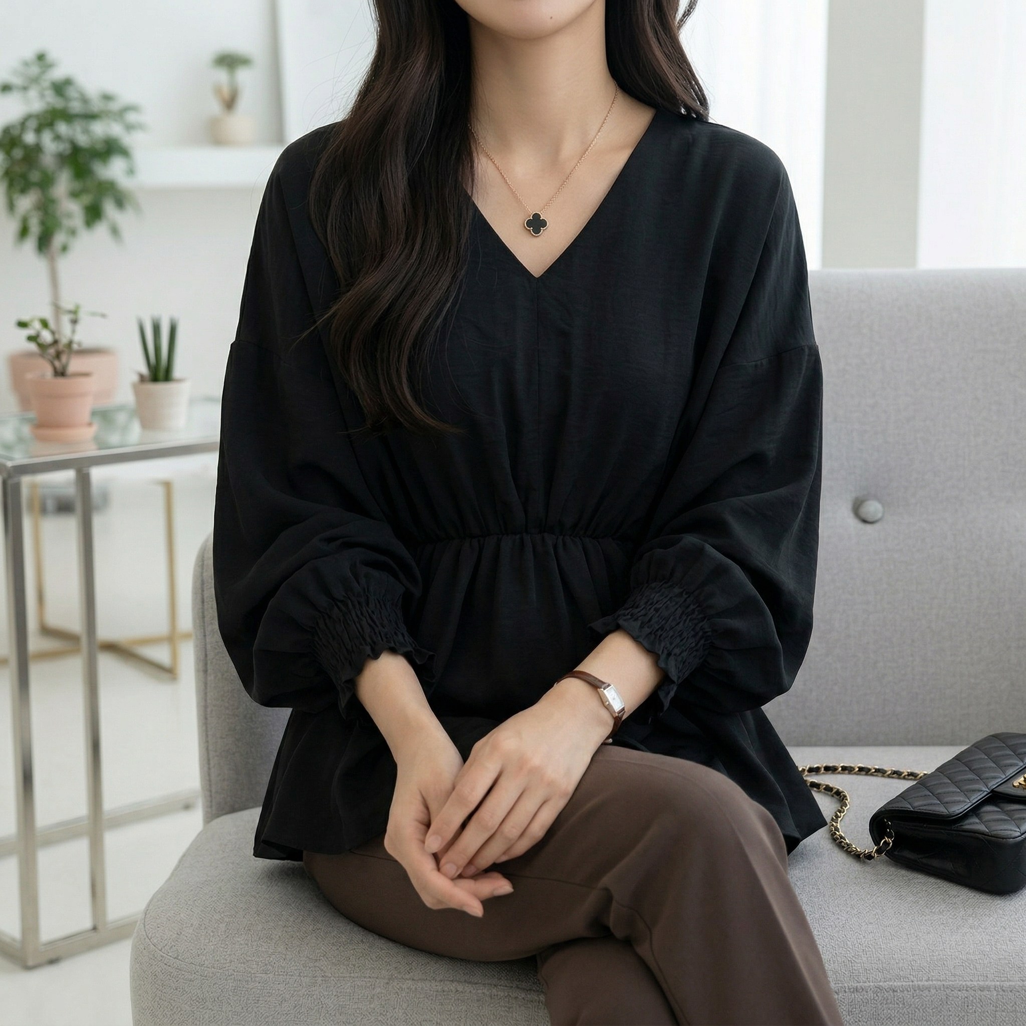 SSINGYUN 여성 브이넥 허리셔링 블라우스 퍼프소매 데일리 하객룩 21,500원