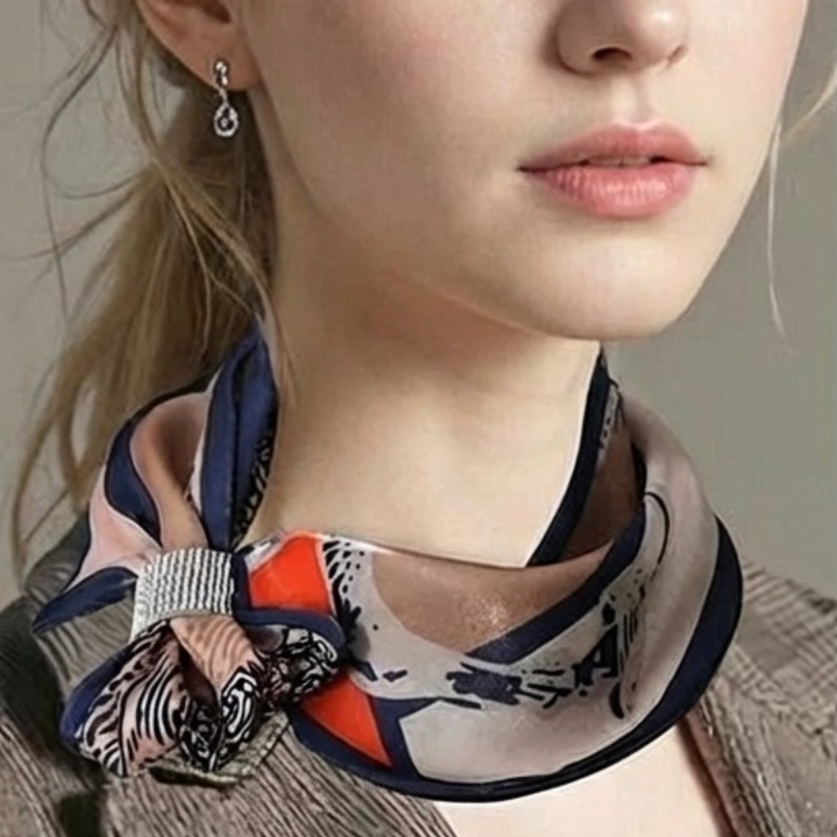 더더스 여성 스카프 쁘띠 스카프 코디스카프 스카프홀더 8,000원