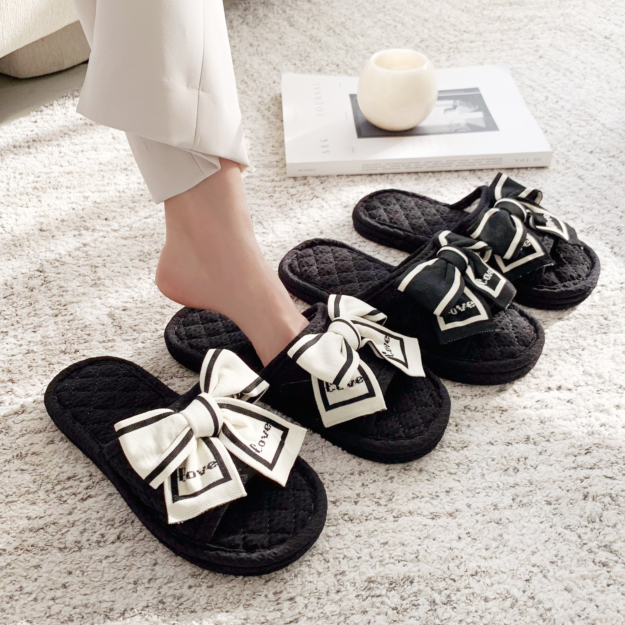 (1+1) 미리샘 층간소음 3중쿠션패드 리본 슬리퍼 거실 실내화, 1개, 블랙+화이트 25,000원