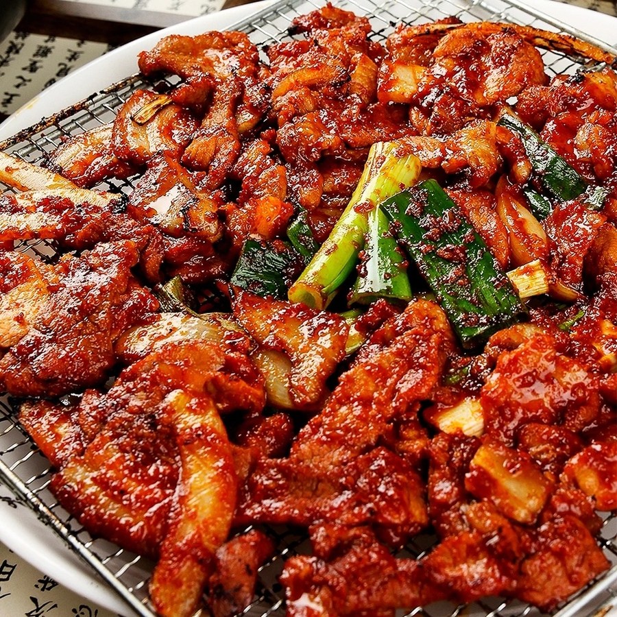 [1+1] 숯불 양념 고추장 돼지왕구이 1kg x2팩 (총2kg) 노포 매콤 돼지양념구이 왕돼지구이 26,500원