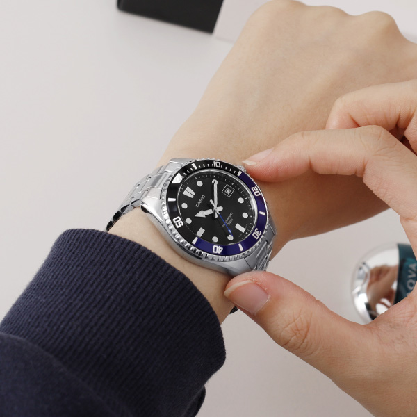 카시오 흑새치 미니 공용 스포티 캐쥬얼 다이버 우레탄 메탈 손목 시계 + 배터리 바우처 106,950원