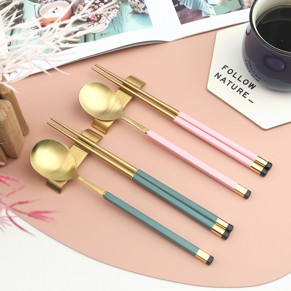 보겐 국산 스퀘어 투톤 골드 수저 + 받침 2인세트, 올리브, 핑크, 1세트, 숟가락 2p + 젓가락 2p + 스텐실버수저받침 2p 42,080원