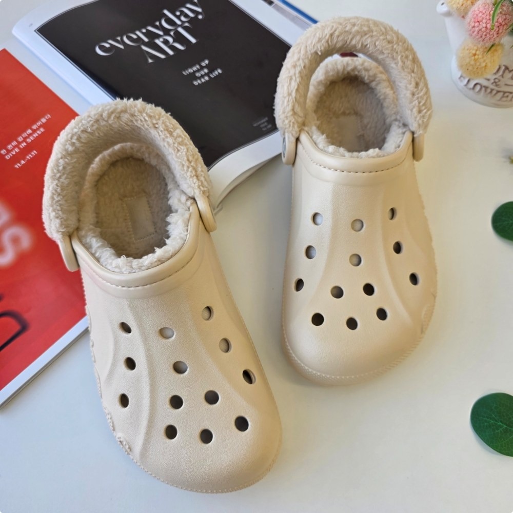 [국내정품] 털 크록스 바야 라인드 퍼즈 스트랩 클로그 겨울용 + 어센시아 신발 악세사리, 현재가 38,890원