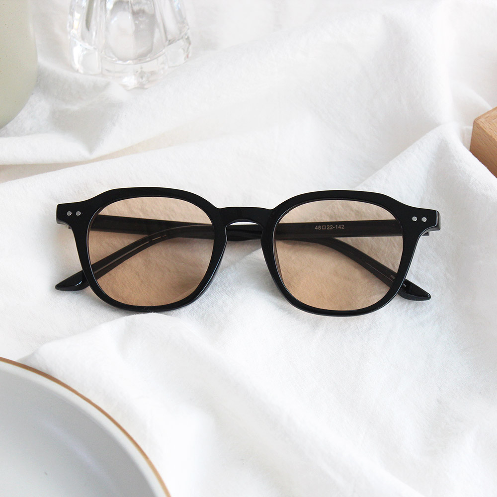 클래식 틴트 선글라스 UV00 사각 뿔테 안경 18,500원