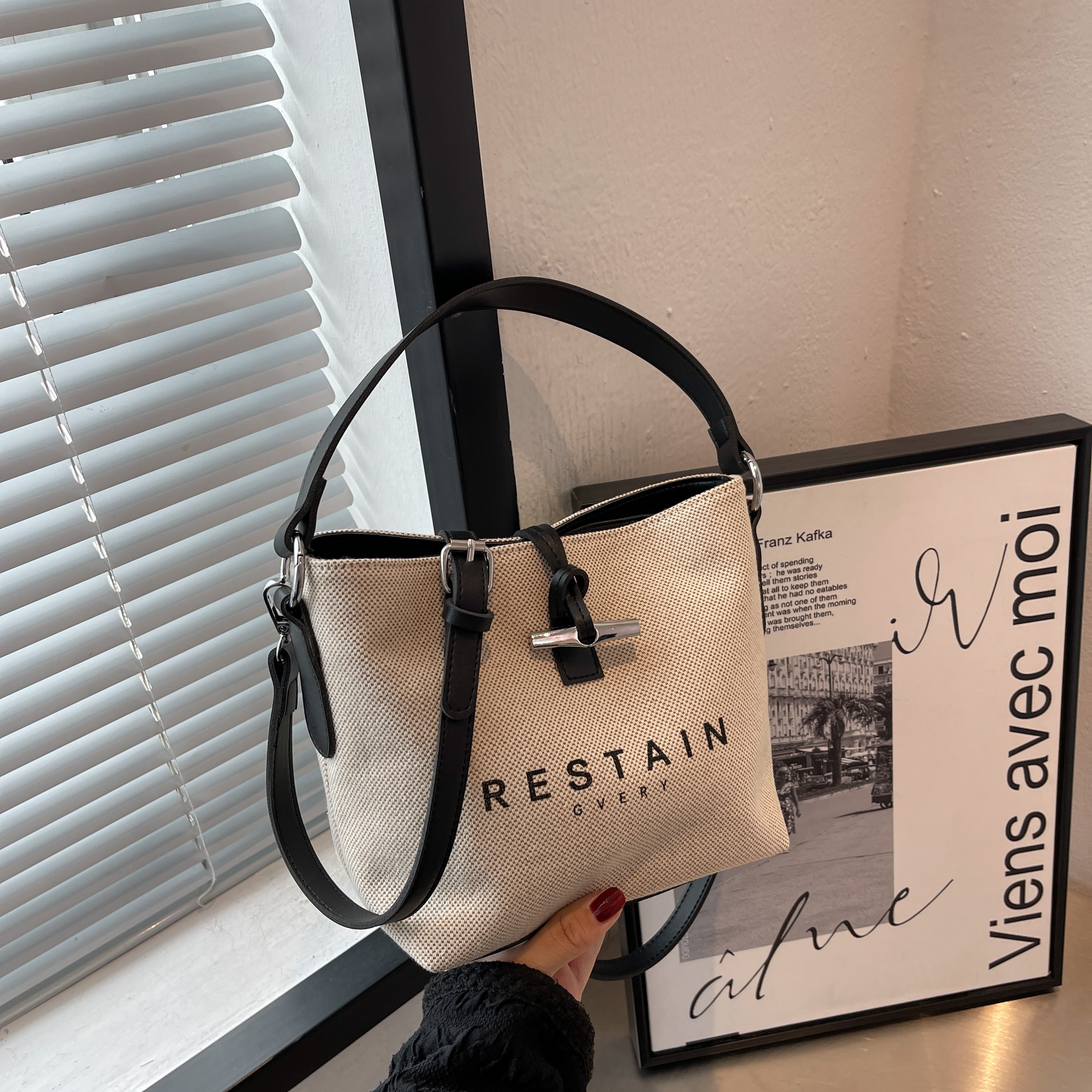 란몰 캔버스 버킷백 데일리 크로스백 복조리토트백 23,460원