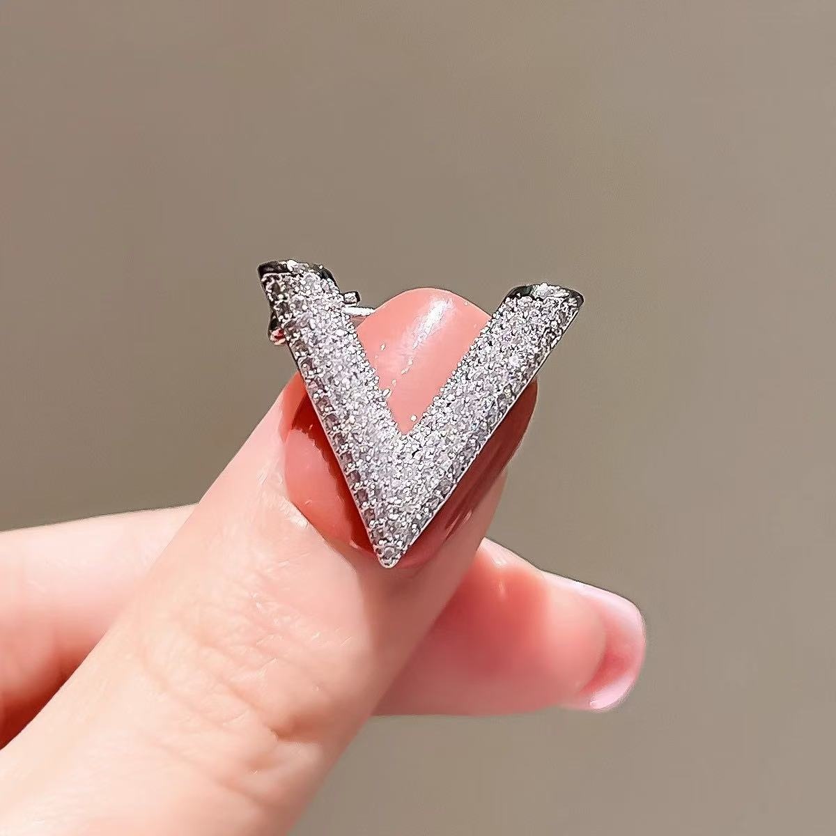 lk 핸운복쭈 여성 큐빅 패션 브로치 브롯지 옷 매너 12,900원