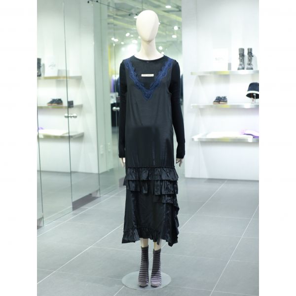 LFDAS25030 럭키슈에뜨 레이스 콤비 프릴 슬립 원피스 496,000원