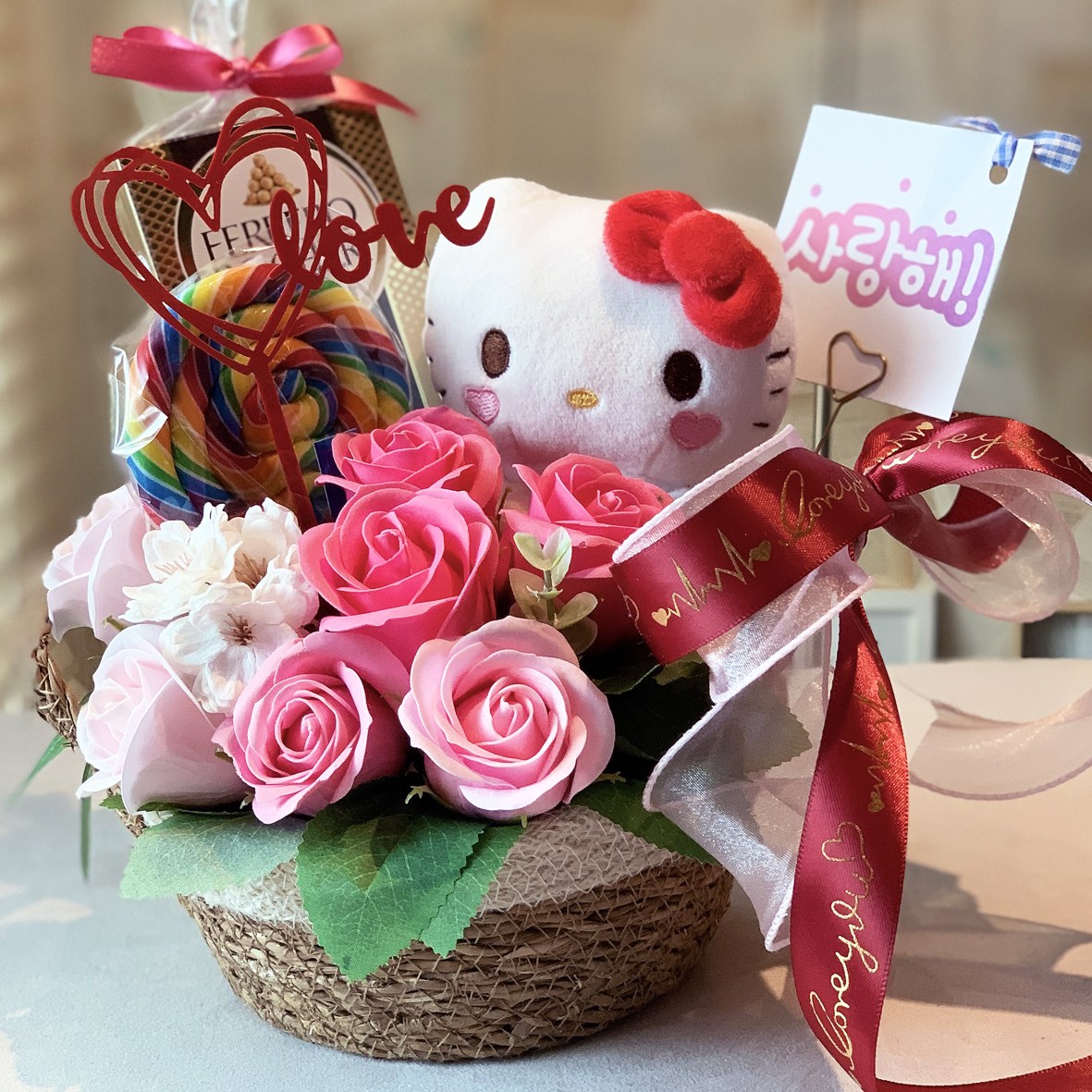 화이트데이선물 화이트데이꽃다발 초콜릿 사탕 프로포즈 여친선물 비누꽃 헬로키티꽃바구니 35,200원